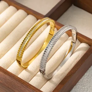 Stainless Steel 18K Gold Plated Trendy Fashion Commuter BANGLE Pig Nose Bracelet