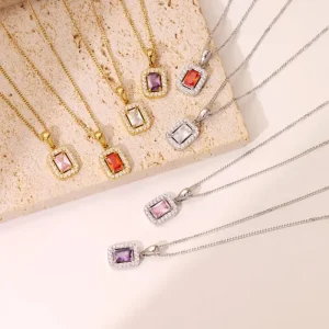 Stainless Steel Inlaid Zircon Heart Shaped Pendant Necklace for Women Simple Design Personalized Versatile Accessories