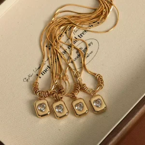 Stainless Steel Plated 18K Gold Snake-shaped Chain Retro Heart-shaped Pendant Necklace
