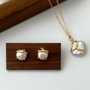 Stylish 18K Gold Plated Pearl Stud Earrings and Necklace Set for Women