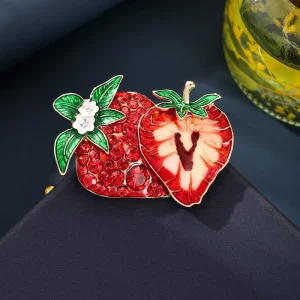 Summer Fruit Strawberry Brooch Pin Eco Friendly Zinc Alloy Gold Plated Crystal Rhinestone Party Wedding Costume Accessories