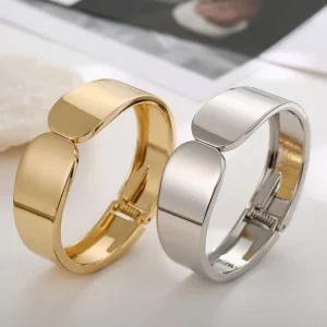 Summer Season Trending Bracelets for Girls Love Jewelry Latest Design Fashion Bracelets Jewelry Glossy Gold Bangle