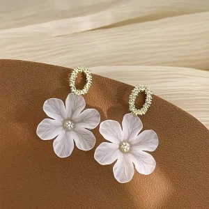 Summer Sweet Fashion Pearl and Diamond Earrings with Resin Flower Pendant Simple Copper Jewelry for Women for Parties