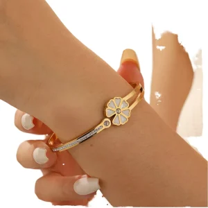 Tarnish Waterproof Jewelry 18k Gold Plated Stainless Steel Zircon Asscher Cut Bezel Set Clover Flower Bangle