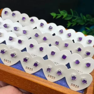 The Classic Natural Cut-faced Amethyst Stud Earrings S925 Silver Needle Are Simple and Fashionable Semi-precious Stone Jewelry