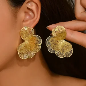 Trendy European and American Style Earrings for Women Large Hollow Flower Design Metal Studs Earring Versatile Fashion Jewelry