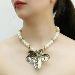 Unique Design Fashion Pearl Necklace Big Metal Flower Pendant Necklace Beaded Chains for Women Party Accessories