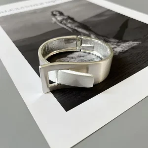 Versatile Retro Inspired Ladies’ Fashionable Elegant Bracelet High End Simple Wide Customized New Style Fashionable Bangles