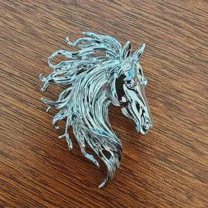 Vibrant Horse Head Brooch Pin Metallic Silver Gold Equestrian Textured Mustang Lapel Pins Party Wedding Jewelry Gift for Her