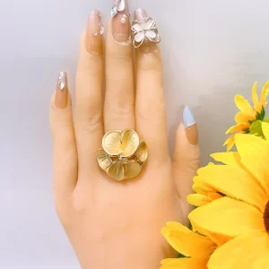Vintage 3D Floral Gold Statement Ring Embossed Petal Chunky Adjustable Open Ring Elegant Retro Flower Finger Jewelry