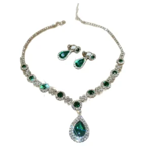 Vintage Alloy Diamond inlaid Crystal Zircon Square Bow Necklace Elegant Niche Clavicle Chain Light Luxury High end