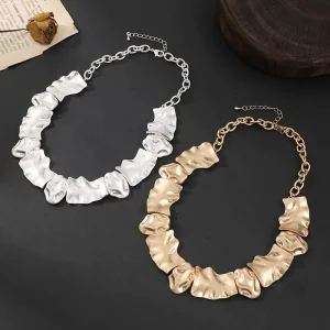 Vintage Gold Plated Zinc Alloy Necklace Eye Catching Short Chunky Sculptural Charm Necklace For Female Parties