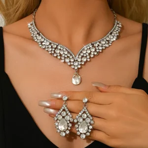 Vintage Luxury 3 Piece Fashion Jewelry Set Exaggerated Necklace Banquet Dress Accessories Rhinestone for Adding Glamour Your