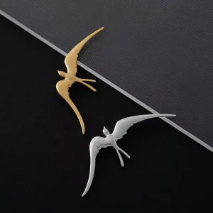 Vintage Metal Swallow Brooch Light Luxury Animal Pin Elegant Clothing Accessory