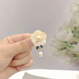 Vintage Rhinestone Hollow Flower Fan Brooch Jewelry Metal Brooches for Women Luxury Party Wedding Gifts Clothing Accessories