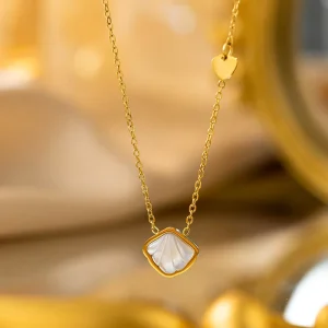 White Shell Pendant Necklace Fashionable Stainless Steel Gold plated Unisex Link Chain Minimalist Jewelry