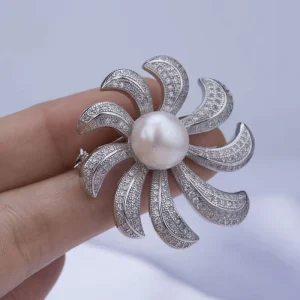 Women Fashion Brooches Pearl Woman Luxury Beautiful Pin Brooch