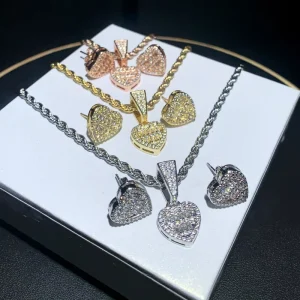 Women Heart Necklace Zircon Paved Pendant for Boutique Jewelry Buyers