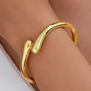 Women’s Cross border European American Exaggerated Punk Fashion Water Drop Streamline 18K Gold Plated Imitation Pearl Bracelet