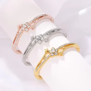 Women’s Fashion Bracelets Three Color Flower Inlaid Diamond Bracelet Charm Gifts for Women Party Wear