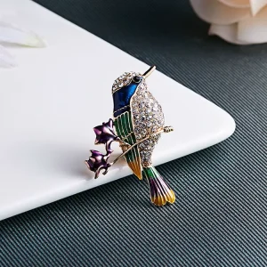 Women’s Fashion Brooches Cute Flying Fledgling Bird Hummingbirds Brooch Rhinestone Enamel Decor for Scarf Lapel Jewelry Gift