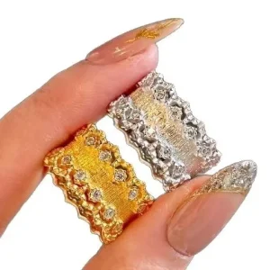 Women’s Fashion Ring Exquisite Light Luxury Versatile Trendy Ring with Simple Zircon Inlay
