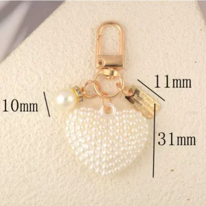 Women’s Pearl Pendant Keychain and Ready-made Pearl Keychains with Hollowed-out Alloy Nameplate for Bag Charm