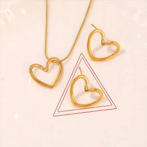 Women’s Stainless Steel Jewelry Necklace Golden Heart Pendant Necklace Fashionable Heart-shaped Necklace