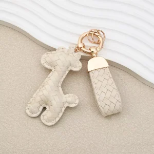 Woven PU Leather Giraffe Keychain Cute Animal Bag Hanging Decoration Car Keychain Fashionable Gift for Women and Men
