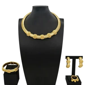 Zhuerrui Luxury Twisted Texture Gold Choker 4 PC Jewelry Set Women Statement Necklace Earrings Bracelet Ring Ornament HS2607625