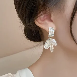 Zircon Shell Flower Tassel Pendant Stud Earrings for Women Korean Fashion Design Elegant White Earrings Jewelry Gift